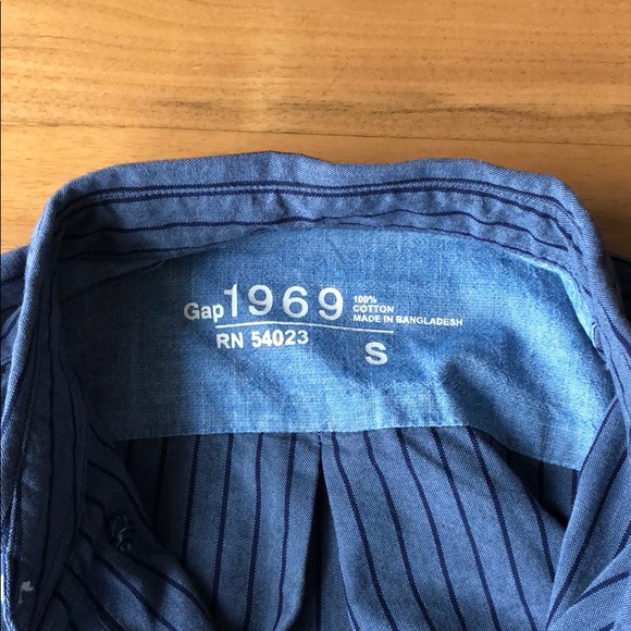 GAP button down - Picture 2 of 3